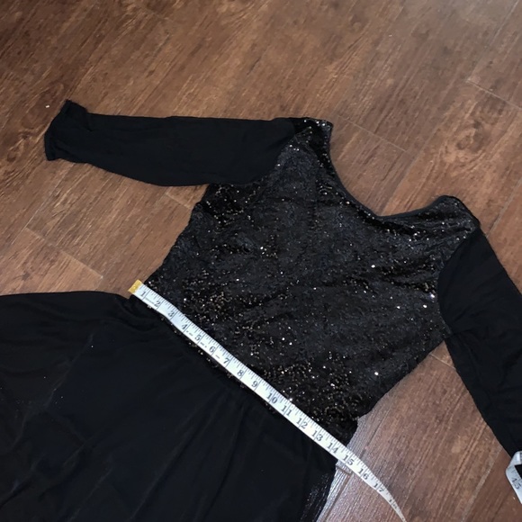 Woman’s Valera dance dress - Picture 2 of 8